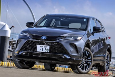 <strong>2022年10月31日</strong>にPHEVモデルも追加されたことで、より上品な走行が可能になった。