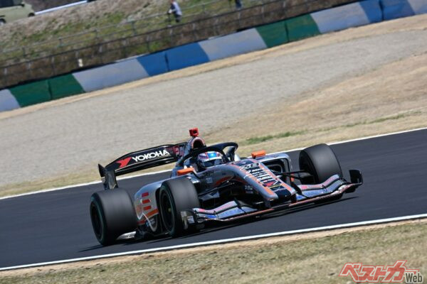 5年ぶりの2位表彰台となった阪口晴南のSANKI VERTEX PARTNERS CERUMO・INGING38号車