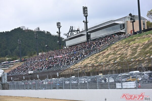 2025年のスーパーフォーミュラは過去最高26万3900人の来場者数となった。選手やファンの意見を柔軟に取り入れる姿勢も人気のひとつだけに、現在の課題が解決されることを期待したい