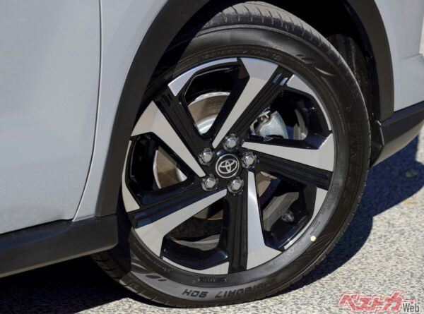 こちらはハイブリッドモデル。ご覧の通り5穴なのだ