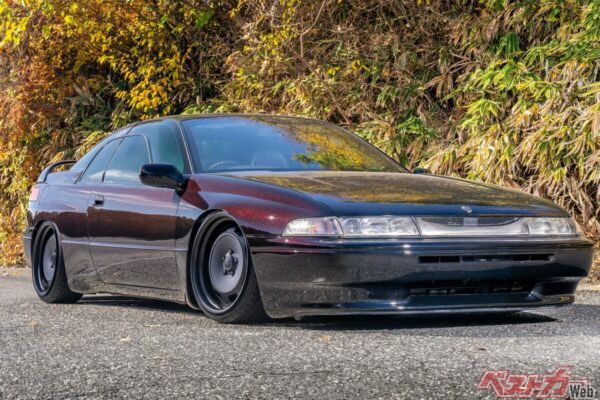 ジウジアーロによるデザインで有名な1990年代の名車スバル アルシオーネSVXにも違和感なくキマる