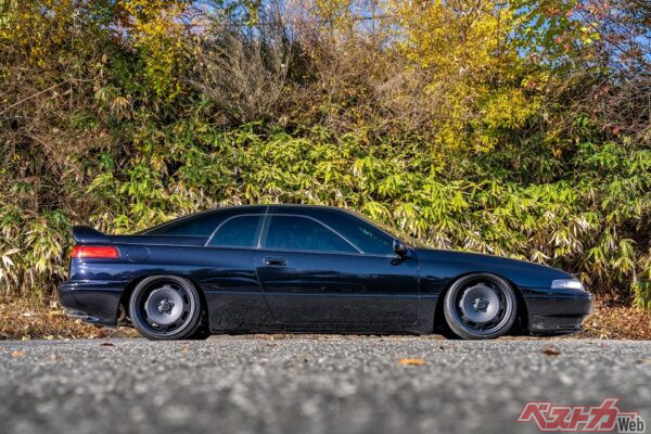 鉄チン風で無骨さがありながら、洗練された上品さもどこか醸し出ているデザインだ