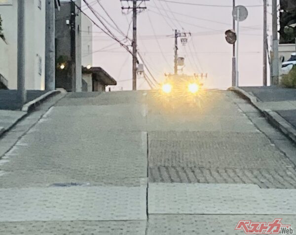 似ているようでまるで違う!?　「追い越し」と「追い抜き」の決定的な差とは？