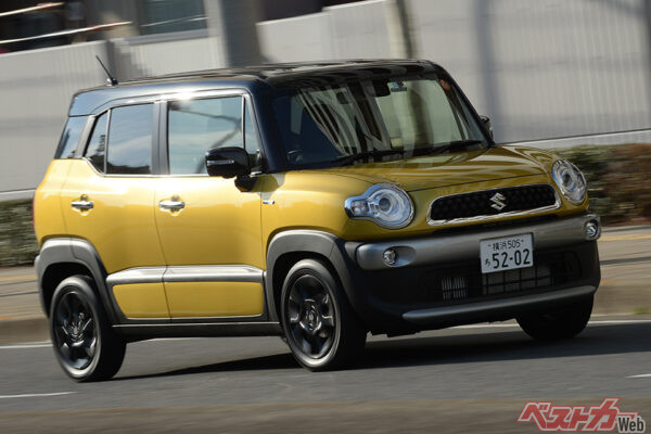 スズキ クロスビー（2017年登場）。中古車の多い前期型では1Lターボのマイルドハイブリッドを搭載