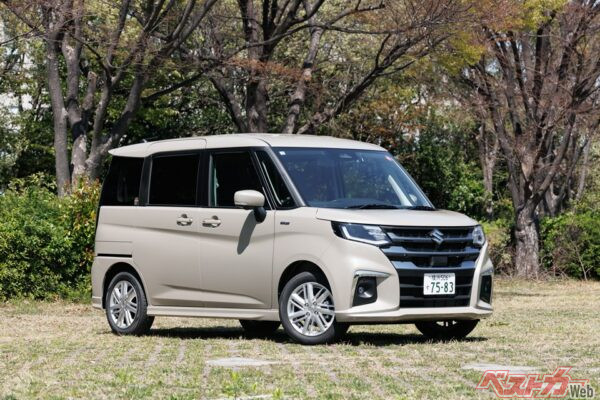 ソリオもグリルデザインが変更。よりオラついた顔に