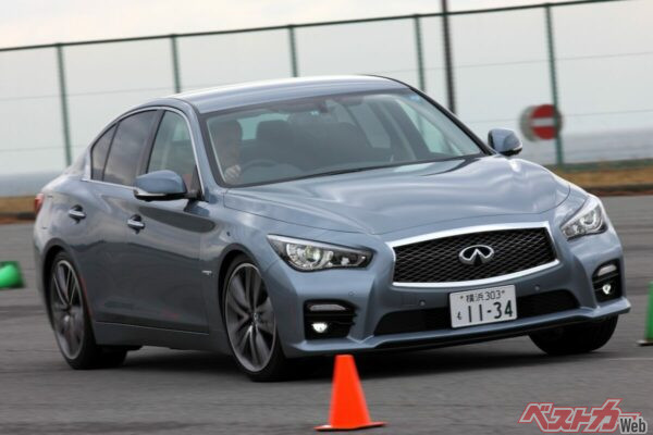 ダウンサイジングターボも登場したV37。走りは「スカイラインらしい」と評する声も多い