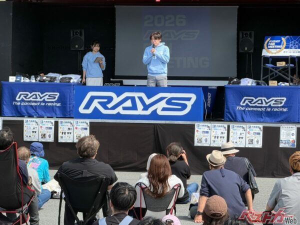 レイズの斯波翔太郎社長が開会を宣言。「レジェンドホイールを装着されているオーナー様にはそろそろ買い替えを!」と会場を笑わせた