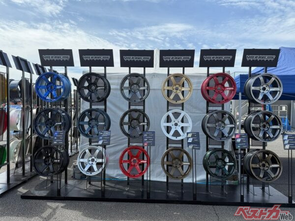 デザインやカラーも豊富に揃うレイズホイールが150本以上展示された