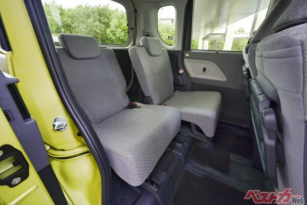 ミラクルオープンドアと後席ロングスライドシートの組み合わせは、雨の日のお迎えなどにも便利なのだが、後者はオプション