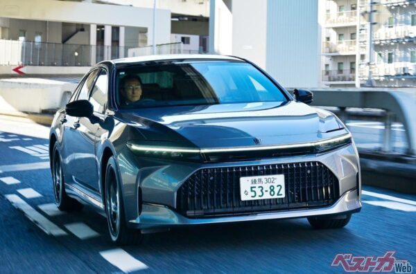 クラウンセダンはショーファーカーとして十分すぎる装備を備えている！