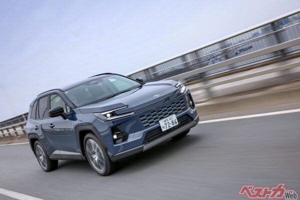 足まわりの硬いフォレスターに対し、RAV4は乗り心地がバツグン