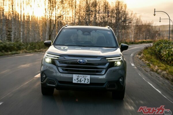走り出してみれば加速力はRAV4だが、フォレスターもスバルらしさを感じさせてくれる