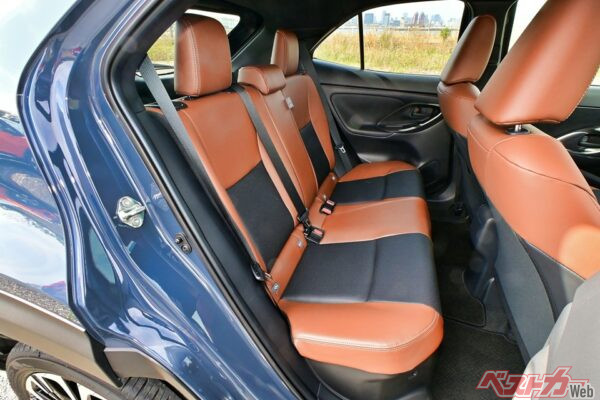 ヤリスクロスの後席。コンパクトSUVとしては十分な空間