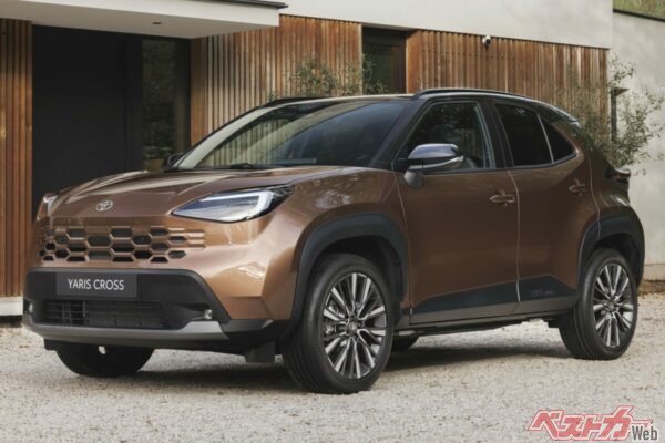 ヨーロッパで発表されたヤリスクロス。顔が新型RAV4風になっている