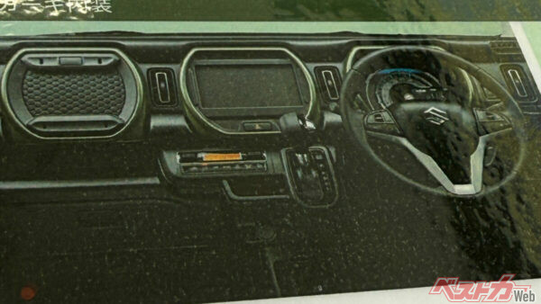 インパネやダッシュボードまわりに大きな変化があるようには思えないが電子パーキングブレーキやブラインドスポットモニターなどが採用されるなど地味に大きな変化が……！