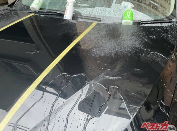 親水タイプのシュアラスター「ゼロウォーター」。親水タイプなので水引きがよく、しとーっというイメージ