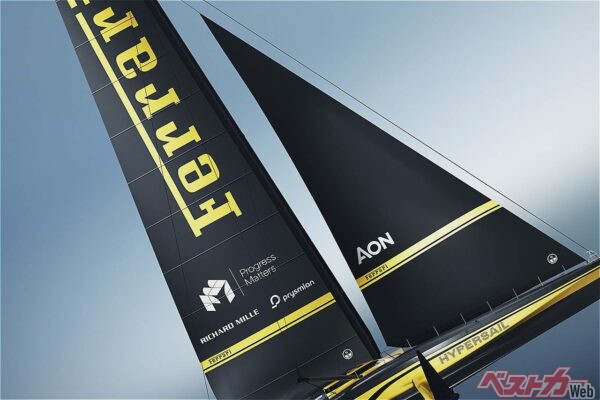 なんとフェラーリがヨットを開発!?　512BB風ツートーンも採用した「ハイパーセイル」はル・マンの技術も使った海のレーシングカー!!!