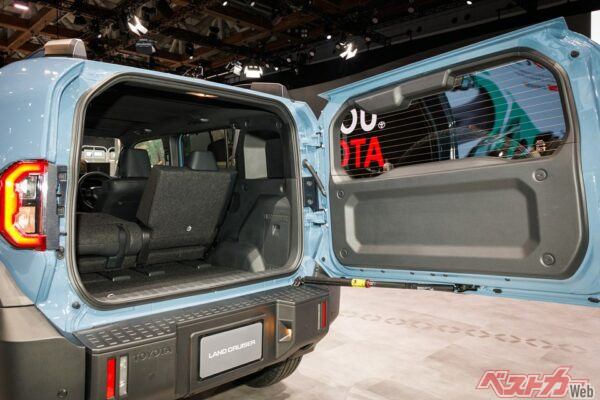 タイヤが真ん中かつ横開き式のFJ