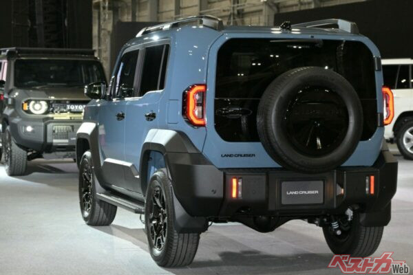 「ランクルFJ」気になるバックドア!!　テールランプが縦型でOKのナゼ？　開発陣と国交省に直撃で判明した謎