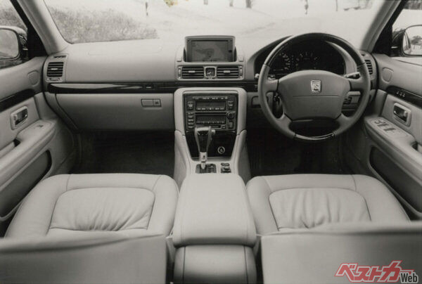 プログレのインダッシュナビ(写真はベストカーWeb所蔵のもの)