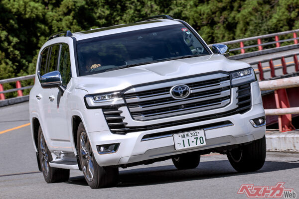 トヨタ ランドクルーザー300（受注停止中）。2021年8月のデビューから4年半が経過するが、受注再開の兆しはない