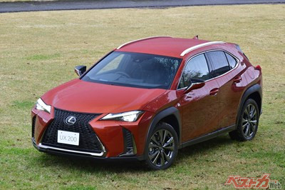 UXは中古車流通量が増えてきており、お求めしやすい価格なためレクサスデビューにピッタリ!