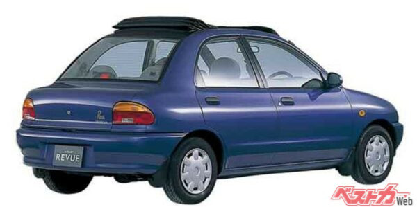 5ドアハッチバックのディにトランクを取ってつけたようなノッチバックセダンのレビュー。写真は電動キャンバストップ装着車