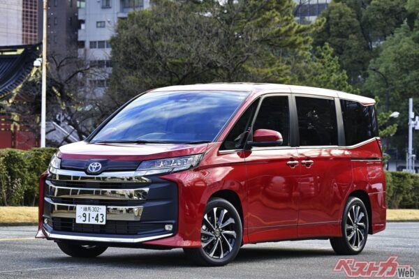 トヨタ ノアのハンズフリーデュアルパワースライドドアは必要か？　使う人・いらない人を考えてみた!!