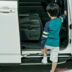 トヨタ ノアのユニバーサルステップは本当に便利？　子どもと高齢者に効く乗降性を検証