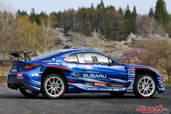 新井敏弘選手が言うようにダンパーのストロークも充分とれそうでグラベル（未舗装路）でも楽しみだ