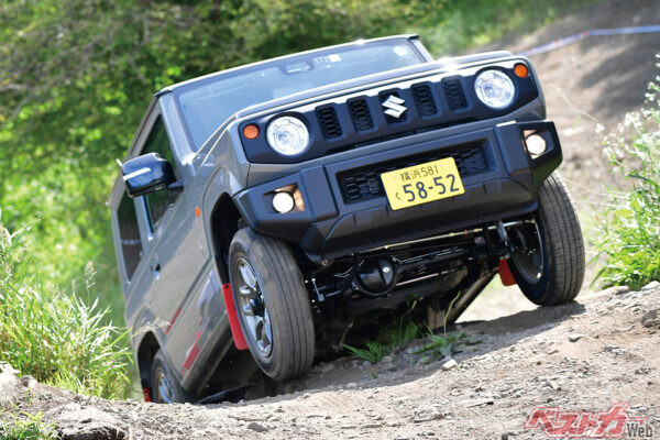 ラダーフレームのタフな国産車と言えば、「大」のランクルの双璧として「小」のジムニーシリーズが存在感を示す