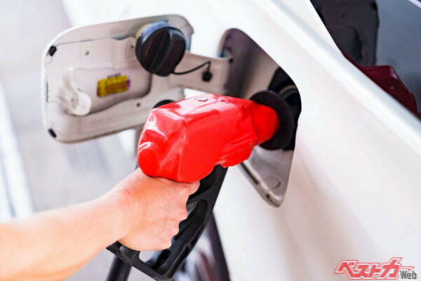 レギュラーガソリン仕様にハイオクガソリンを入れるとどうなる？（Adobe Stock＠Norman01）