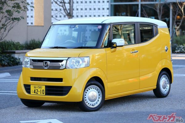 ホンダ N-BOX スラッシュ（2014年登場）。初代N-BOXから派生し、N-BOXよりルーフを100mm下げたチョップドルーフモデル
