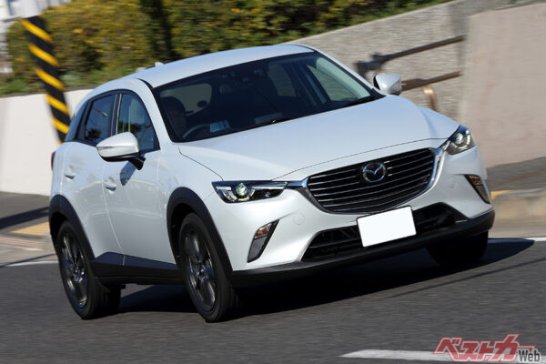 デミオをベースとしたCX-3。フロントはストラット式、リアはトーションビーム式のサスペンションを採用していた