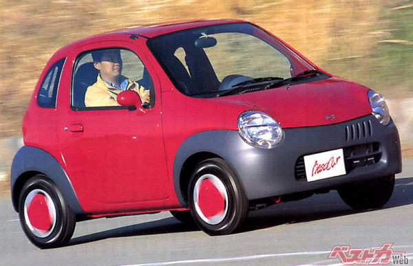 全長約2.7mで車重も600kg以下だったスズキ ツイン