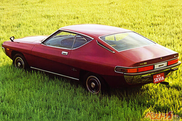 2代目日産 シルビア。当時は「ハマグリ」のニックネームがついた。確かにハマグリを後ろから見ると……いやそもそもハマグリはどっちが前なのか……