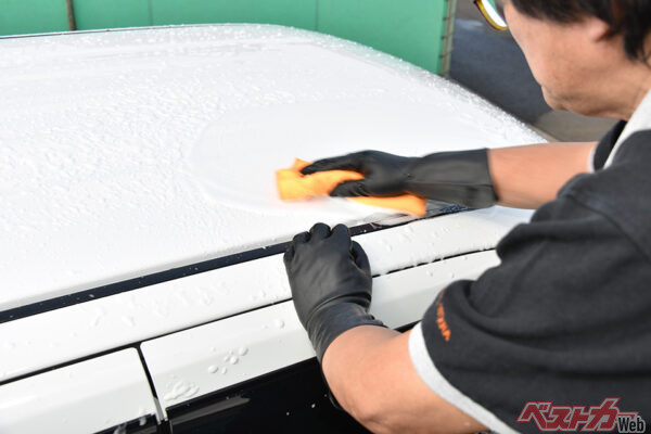 愛車をいたわりながら効率的に洗車!!　ポイントは「泡洗浄剤」の作り方にアリ!?
