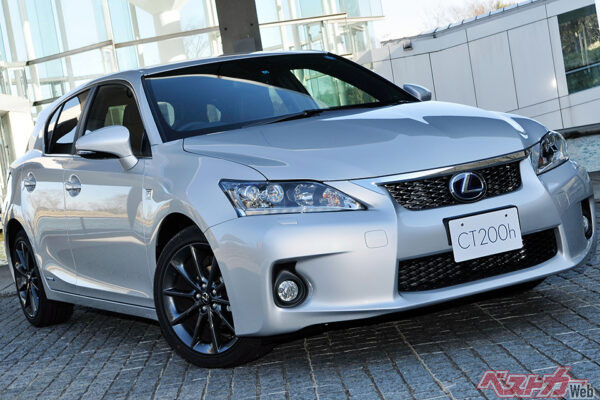 100万円台でレクサス!!　リッター30km超えの低燃費も実現！　レクサス CT200h中古車の実力とは