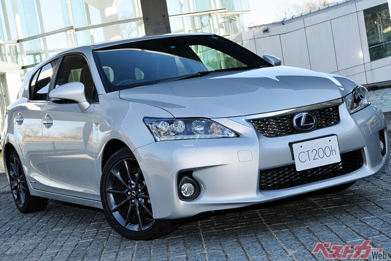 100万円台でレクサス!!　リッター30km超えの低燃費も実現！　レクサス CT200h中古車の実力とは