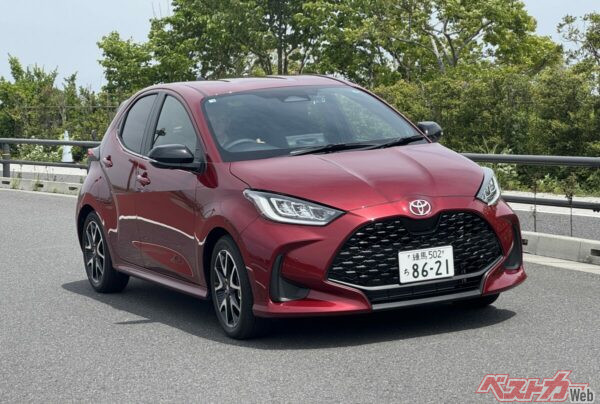ヤリスハイブリッドZ（2WD）は91ps/12.2kgmの1.5L直3エンジンに、80ps/14.4kgmのフロントモーターを組み合わせる