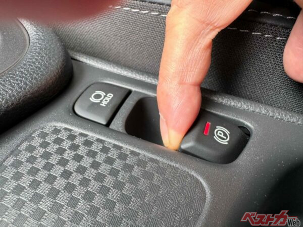 ようやく電動パーキングブレーキ+ホールド機能が追加されたことがトピックス。ハイブリッドのみ