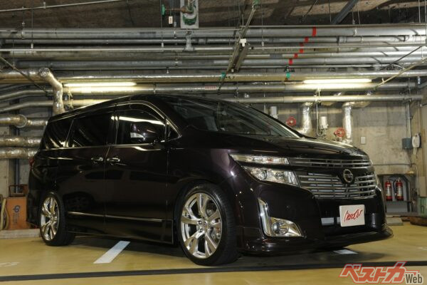 3代目日産 エルグランド。販売期間:2010年~2026年 中古車相場価格:90万~200万円