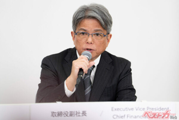 いつもクールな宮崎副社長、本誌の質問にはにこやかにお答えいただきました