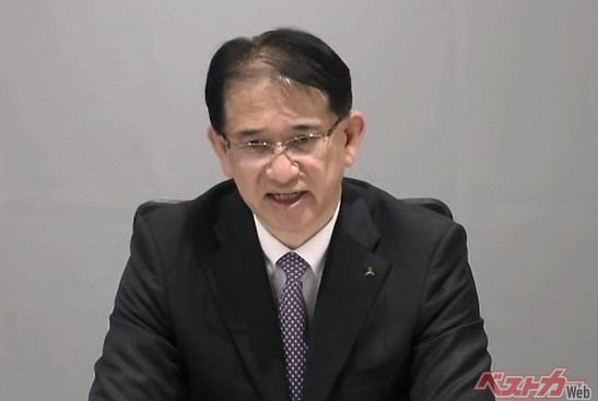 オンライン会見で記者からの質問に答える三菱自動車・岸浦社長。まだだいぶ固い。しかし大丈夫。加藤さん（前社長）も最初は固かった。応援しております