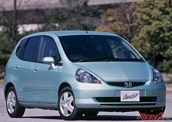 2002年に登場した初代フィット。まさにクルマ界の覇権を動かした1台だった