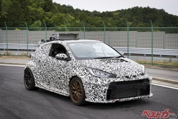 空冷のインタークーラーをルーフに搭載した1.6Lの2号車。いろんなテストをしてきたことがわかる