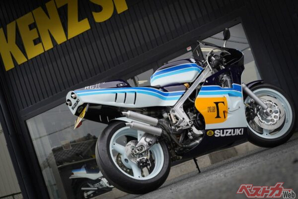 【カスタムマシン紹介】外装はなんと本物！ スズキGP500マシン・RGV-γのリアルレプリカ［ケンツスポーツ・RG500ガンマ］