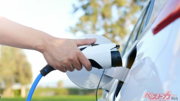 ガソリン220円時代突入!? いまBEVを買うのは「得」か「損」か？ リアルな維持費とリセールで検証