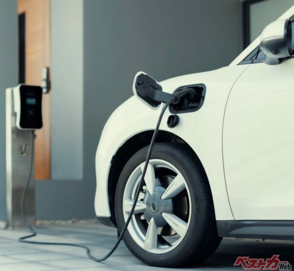 自宅で充電できる環境があれば、BEVは日常の足として扱いやすく、コスト面でもメリットが出やすい（PHOTO：Adobe Stock_InfiniteFlow）