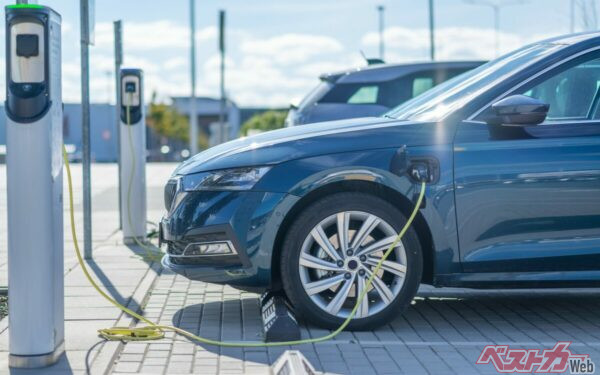 充電環境や使い方によっては、BEVは選択肢として成立しにくいケースも。とくにマンション住まいや月極駐車場ユーザーにおいては、BEVは実用面で制約が大きい(PHOTO:Adobe Stock_Artūrs Laucis photo)